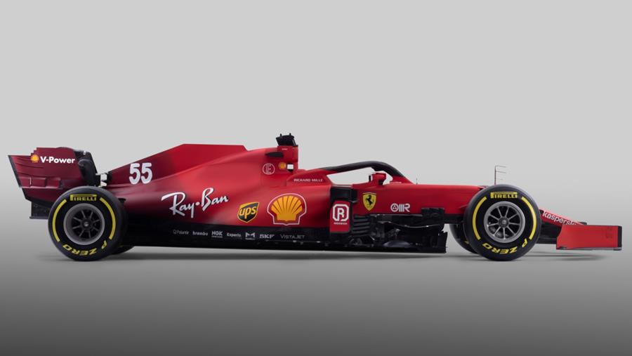 L'étincelle continue de brûler entre NGK Spark Plug et l'écurie Ferrari