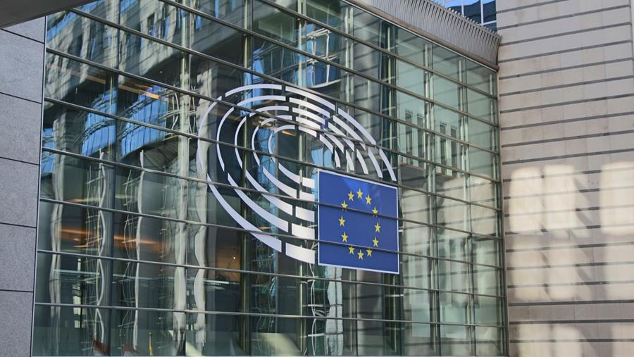 EU stemt in met harde stop voor verbrandingsmotoren in 2035