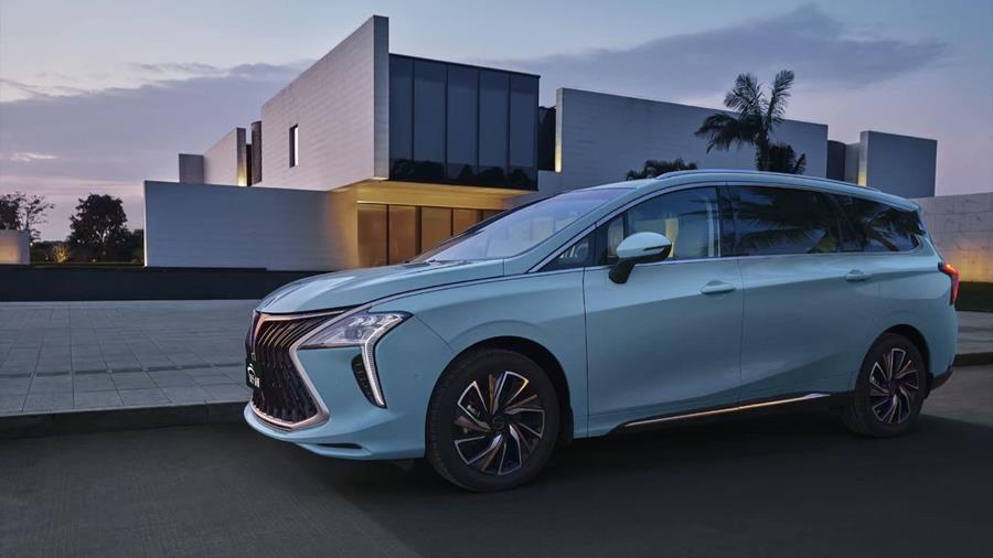 La nouvelle marque Forthing présente l'U-Tour et l'EVO