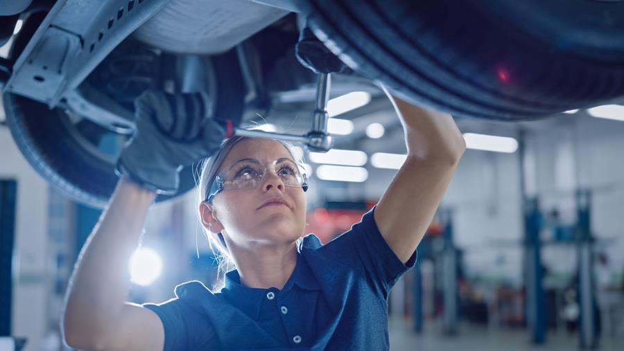 Plus d'un automobiliste sur trois ne sait pas comment changer un pneu
