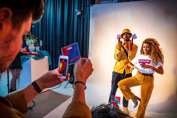 Campari: doorzichtige onderleggers als fotofilter voor de camera's van smartphones