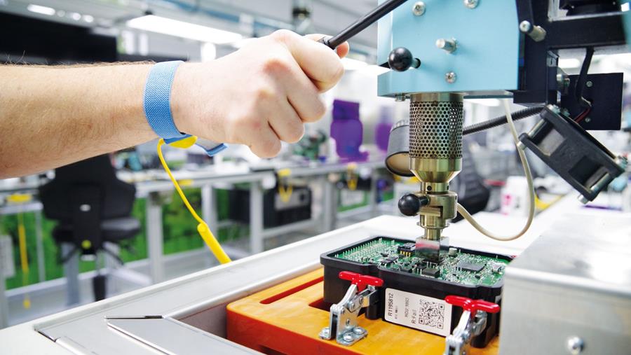 Revisie van auto-elektronica: een slimme keuze voor nu en in de toekomst