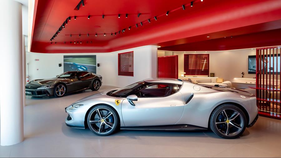 Ferrari opent eerste showroom met nieuwe huisstijl in Rome