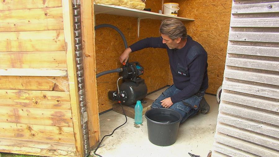 Zo sluit je een hydrofoorpomp aan op een buitenkraan