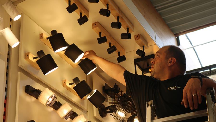 Shelf Service transformeert verlichtingsrayons in 40-tal Mr. Bricolgae winkels