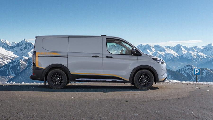 L'E-Transit Custom se dote d'une transmission intégrale à partir de 2026