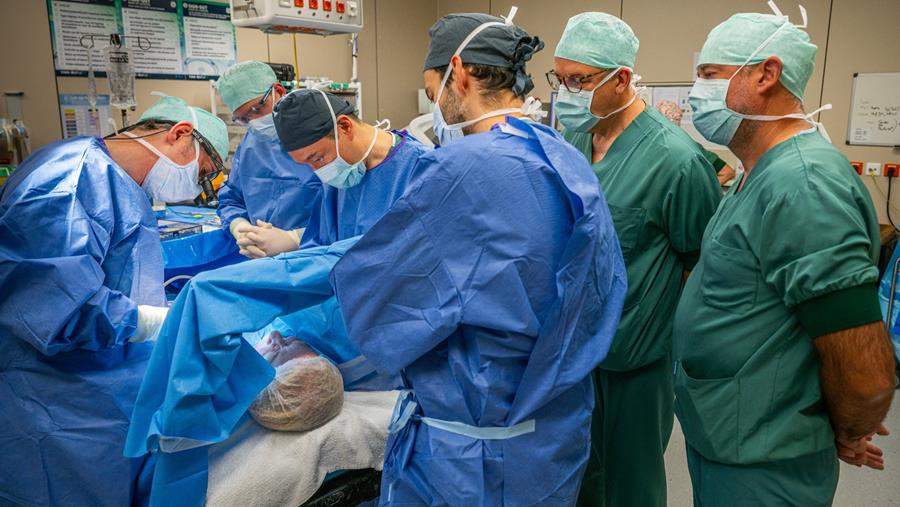 UZ Leuven plaatst eerste aanpasbare stembandimplantaat in Vlaanderen