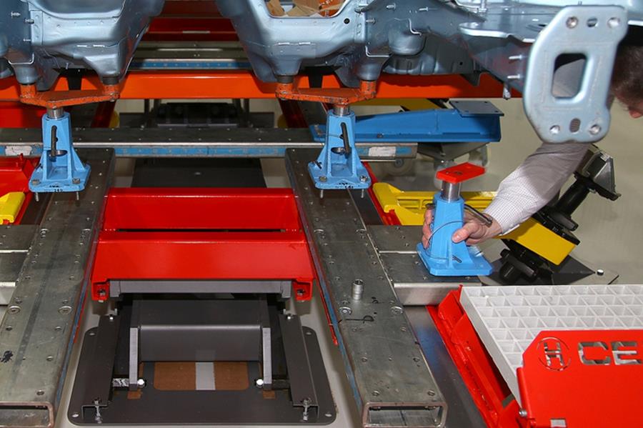 Richten met mallen maakt elke herstelling in carrosserie mogelijk